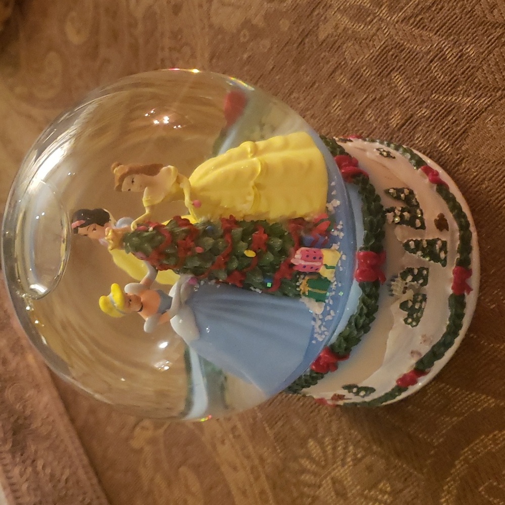Disney 3 Princess Cinderella Belle Snow White Globe Christmas Music Tree Enesco